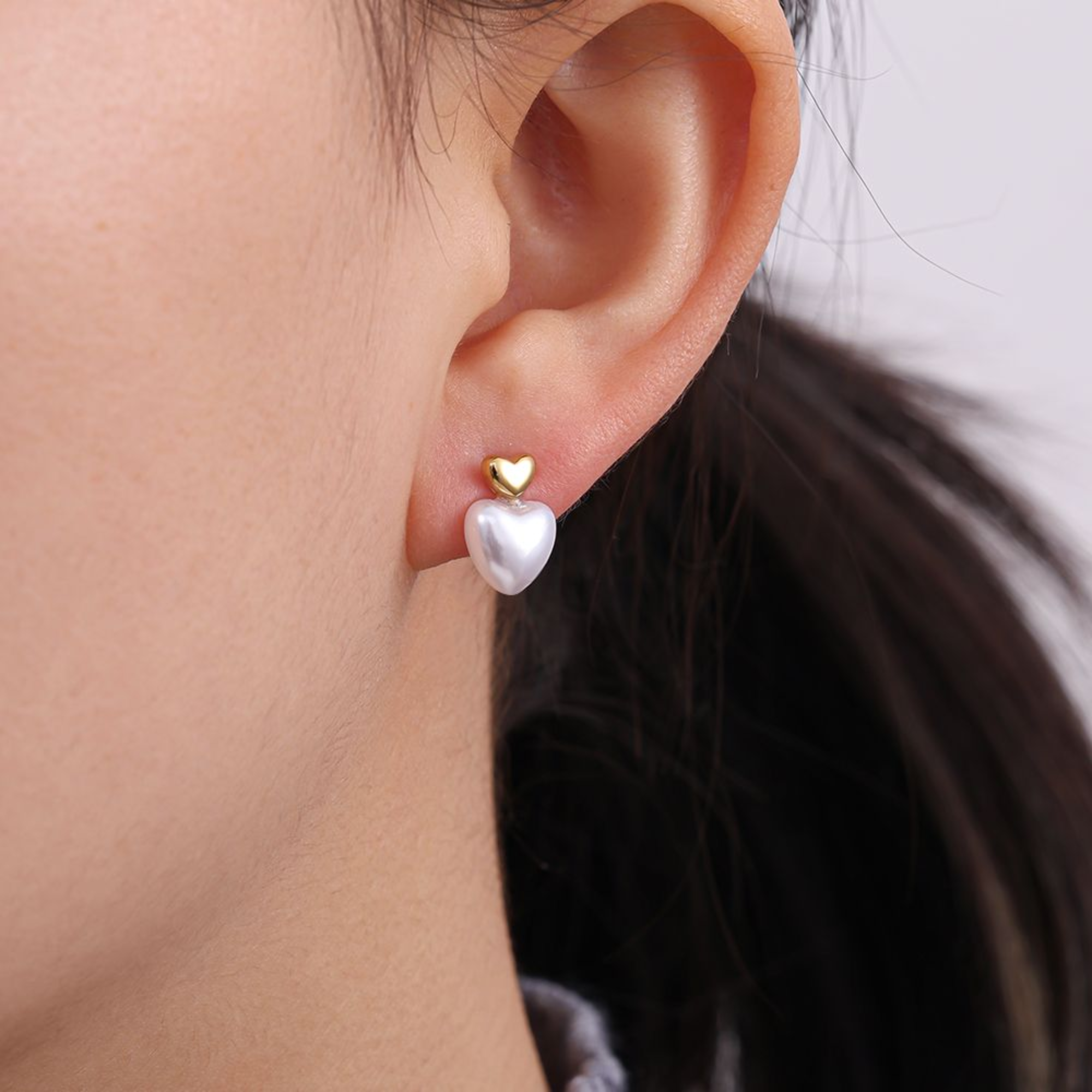 1 cm perlinės širdelės formos nerūdijančio plieno auskarai