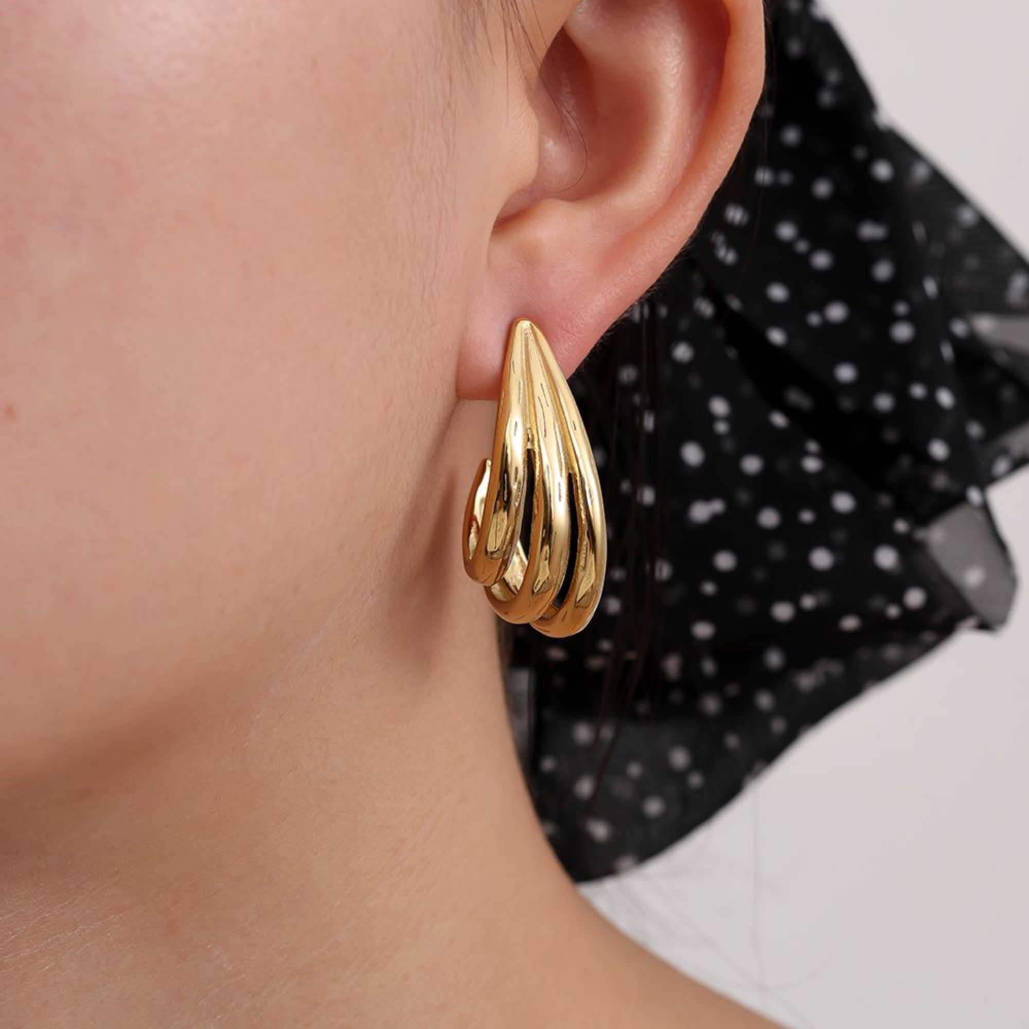 1,3 x 3 cm dydžio nerūdijančio plieno auskarai su lašo pojūčiu